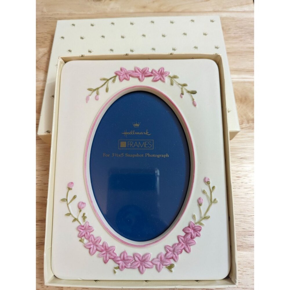 Hallmark Frames oval porcelain pink flower / buds 3 1/2 x 5 Snapshot photo w/box